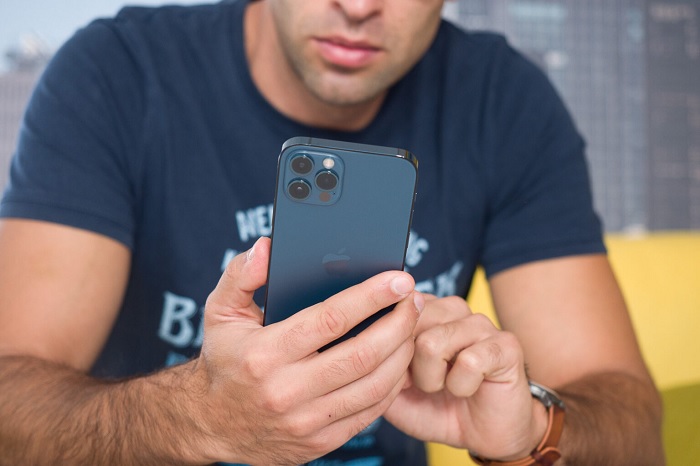 Nếu như không sử dụng thiết bị cho những tác vụ hao pin như cày game liên tục, iPhone 12 Pro vẫn là một chiếc điện thoại đầy tiềm năng với nhiều tính năng nổi trội