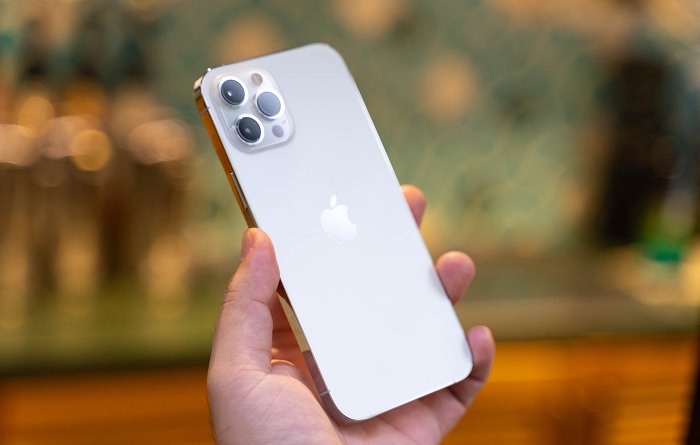 Cụm camera sau vẫn được thiết kế giống phiên bản tiền nhiệm và có thêm máy quét LiDAR