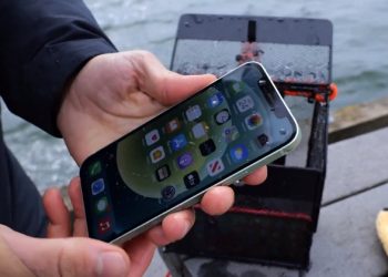 khả năng chống nước của iPhone 12