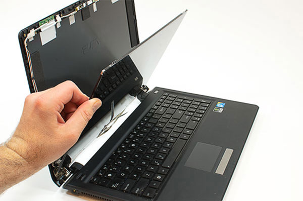 Lỗi màn hình do kết nối dây cáp trên laptop