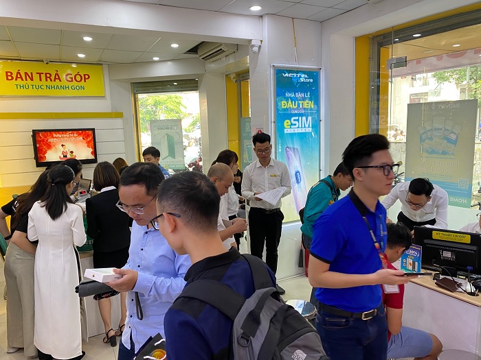 Mở bán iPhone 12