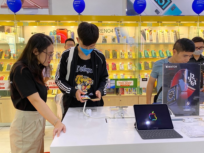 Mở bán iPhone 12
