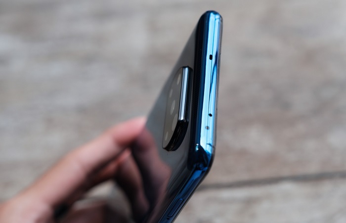 Đây là cạnh viền trên của POCO X3 NFC