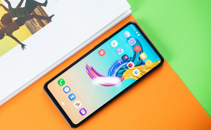 Chất lượng hình ảnh trên Vsmart Active 3 sống động và sắc nét nhờ màn hình AMOLED, độ phân giải 2040 x 1080 px