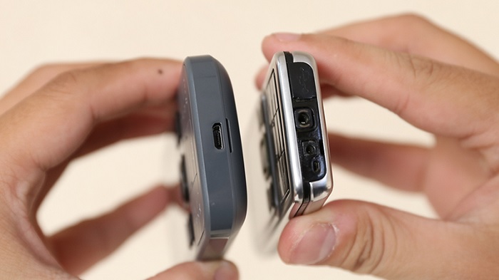 Cạnh đáy Nokia 6300 4G chỉ có duy nhất cổng sạc microUSB trong khi Nokia 6300 cổ điển gồm: cổng sạc chân kim, jack tai nghe 2,5mm và 1 cổng kết nối với máy tính theo chuẩn cũ