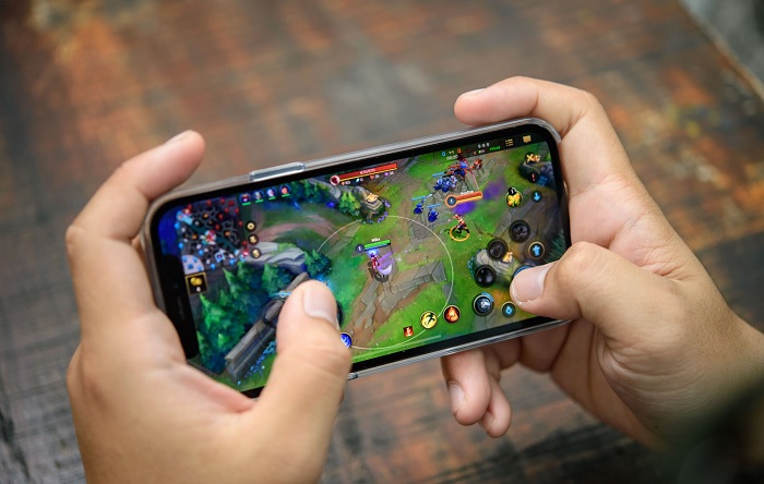 Trải nghiệm chơi game trên iPhone 12 Pro cho thấy màn hình này chưa thực sự xuất sắc
