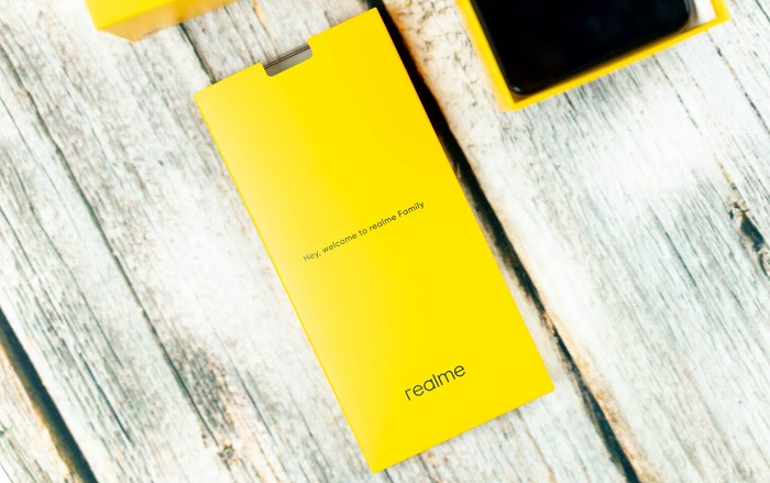 Hộp đựng Realme C15 vẫn sử dụng tông màu vàng quen thuộc