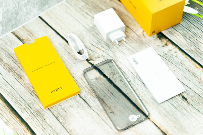 Các phụ kiện đi kèm Realme C15