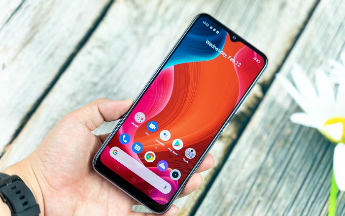 Realme C15 được trang bị camera selfie 8MP hỗ trợ chụp chân dung xóa phông và có chế độ làm đẹp AI