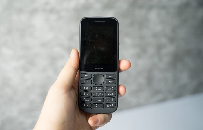 Thiết bị có thiết kế nhỏ gon và vừa bàn tay người dùng