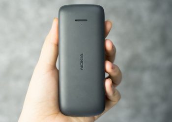 trên tay Nokia 215 4G