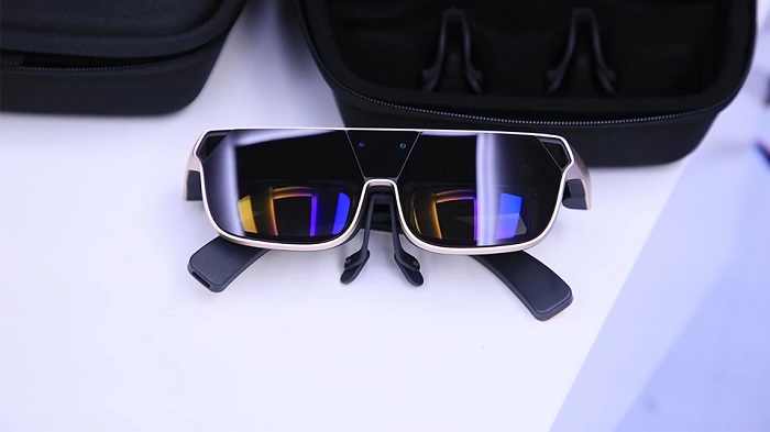 AR Glass 2021 đem đến những trải nghiệm tuyệt vời nhờ màn hình OLED 0.71 inch