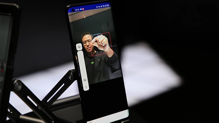 OPPO AR Glass 2021 sử dụng camera mắt cá được gắn trên gọng kính