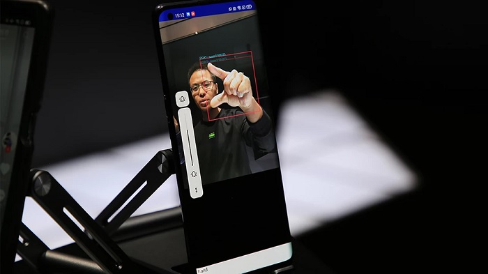 Camera mắt cá, ống kính ToF và IMU đã tạo lên hệ thống định vị không gian cho độ chính xác đến từng cm