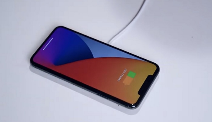 Sạc MagSafe sẽ có một lực hút từ tính nhẹ thực hiện tốt công việc giữ miếng dán đúng chỗ