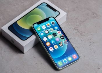 Trên tay iPhone 12 mini
