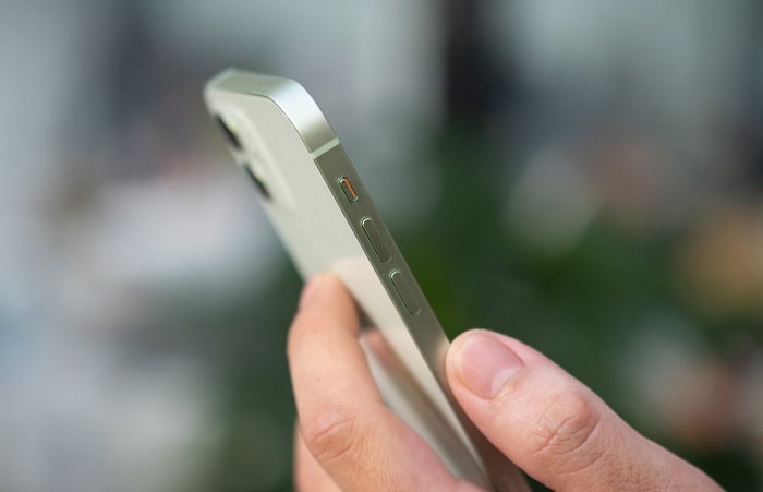 Ưu điểm của iPhone 12 là thân hình khá mảnh mai