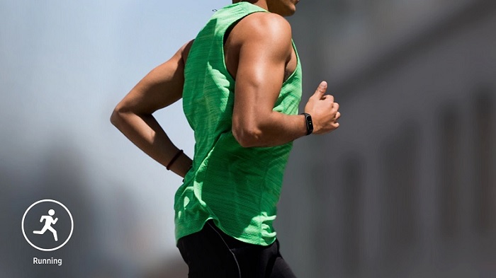 Galaxy Fit2 được trang bị khả năng chống nước nên có thể sử dụng được dưới nước hoặc đi bơi. Tuy nhiên, đi lặn không được khuyến khích sử dụng