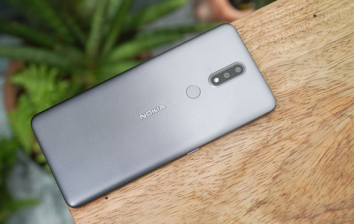 Mặt sau của Nokia 2.4