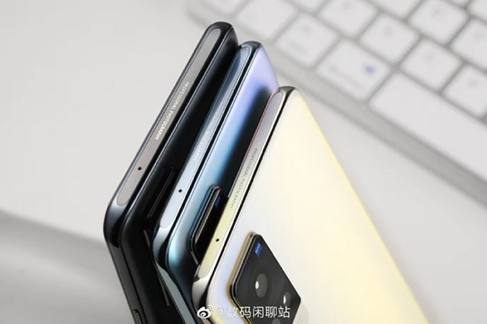 Đỉnh máy có một micro phụ được vát phẳng