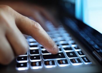 Cách tắt máy tính bằng bàn phím nhanh