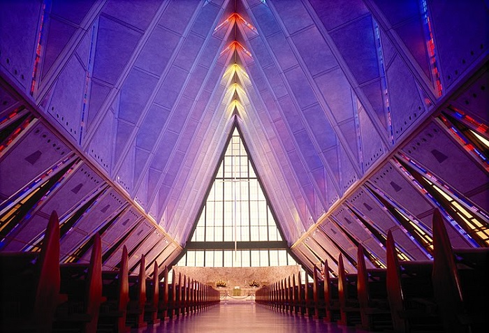 Hoặc đưa camera gần hơn với đối tượng để hình ảnh cân đối và hài hòa