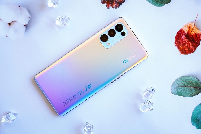 Cận cảnh OPPO Reno5 – màu sắc đẹp hoàn hảo