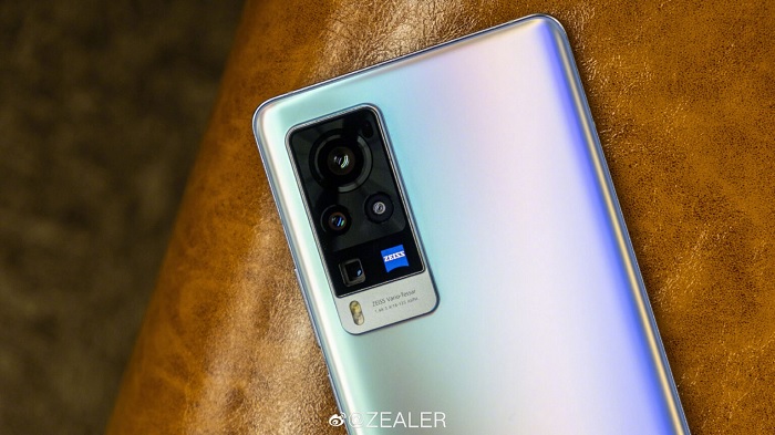 Cụm camera sau vô cùng nổi bật và ấn tượng