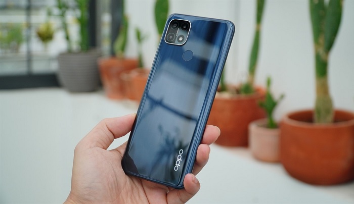 Mặt lưng bóng bẩy nhưng lại dễ bám vân tay