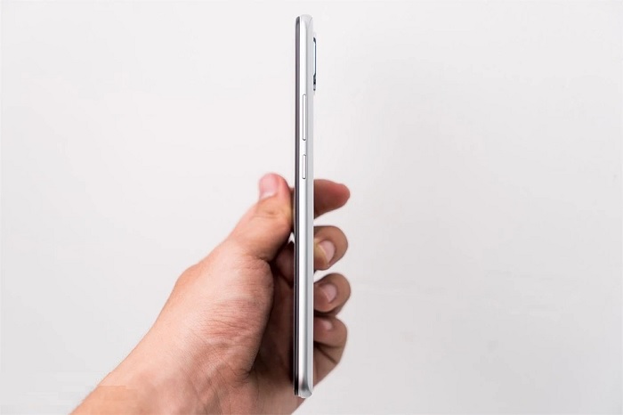 Cạnh viền máy mỏng nhẹ, tinh tế