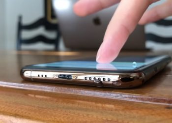 Mẹo đẩy nước ra khỏi loa iPhone khi bị ướt giúp bạn giải nguy ngay lập tức