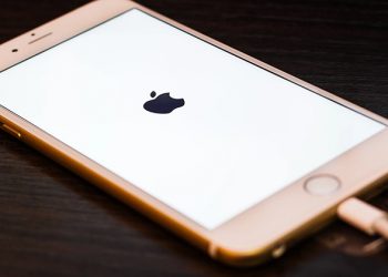 khởi động lại iPhone khi bị treo máy