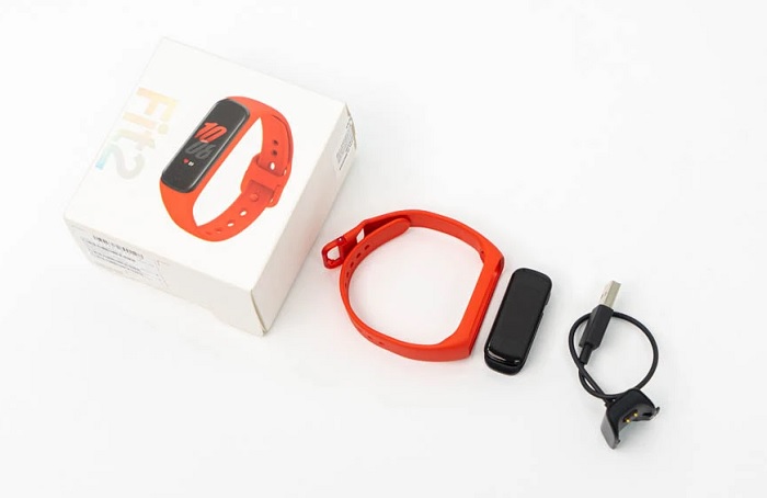 Mở hộp Galaxy Fit2 đi kèm phụ kiện