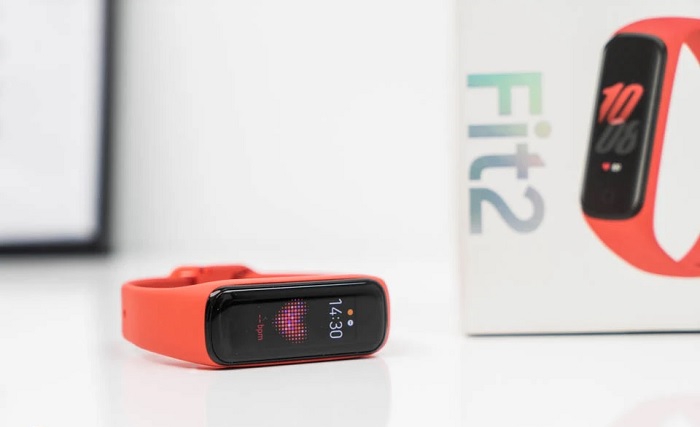Thao tác màn hình trên Galaxy Fit2 rõ ràng hơn