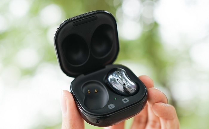 Galaxy Buds Live cho thời lượng pin dài hơn
