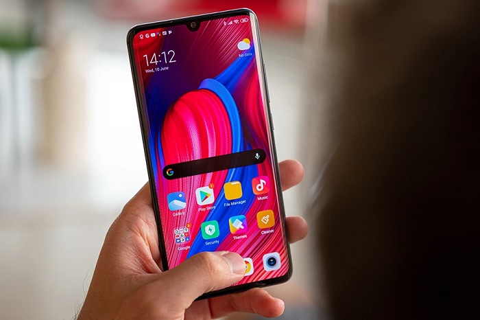 Thiết kế thời thượng với tỷ lệ hiển thị tới 91.4% đã khiến cho hình thức của sản phẩm này sánh gần ngang các sản phẩm cao cấp