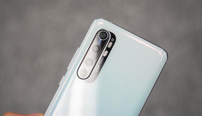 Cụm camera có kết cấu độc đáo bên ngoài và chất lượng hình ảnh ấn tượng bên trong