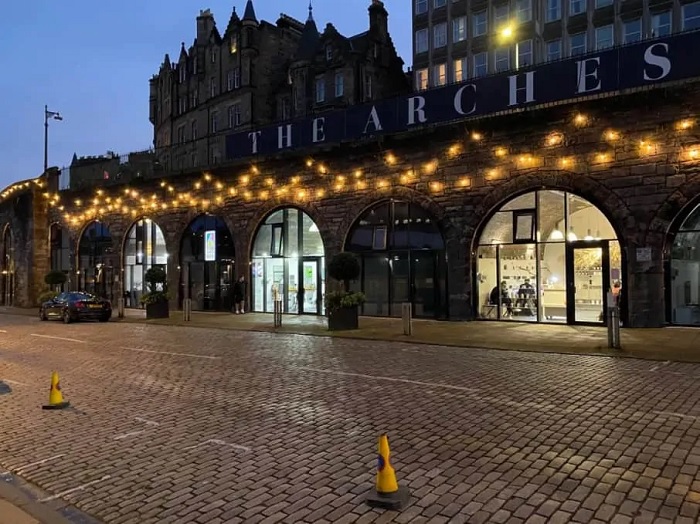 Ảnh từ iPhone 11 Pro, chế độ ban đêm, camera chính