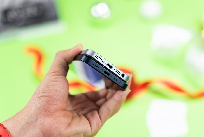 Rõ ràng iPhone 12 mini đã được làm mỏng hơn, thanh thoát hơn