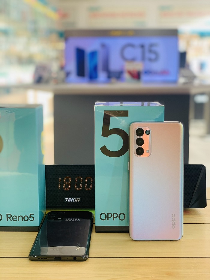 OPPO Reno5 màu Bạc Đa Sắc tinh tế, trang nhã