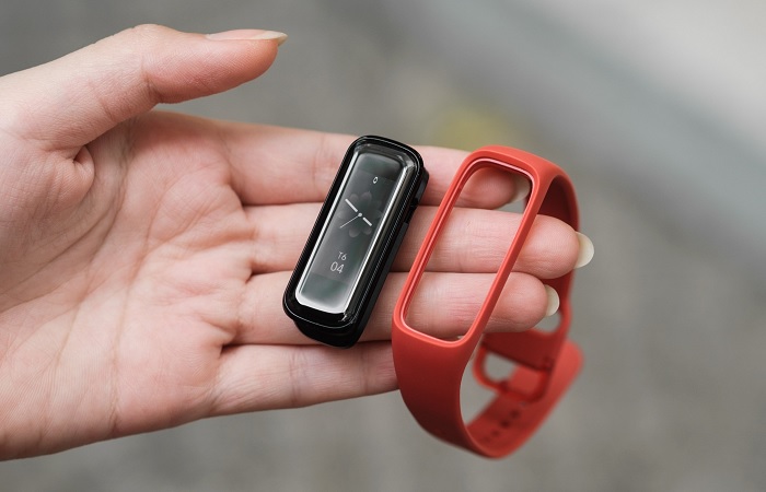 Trên tay Galaxy Fit2