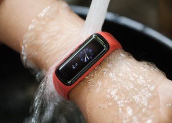 trên tay Galaxy Fit2