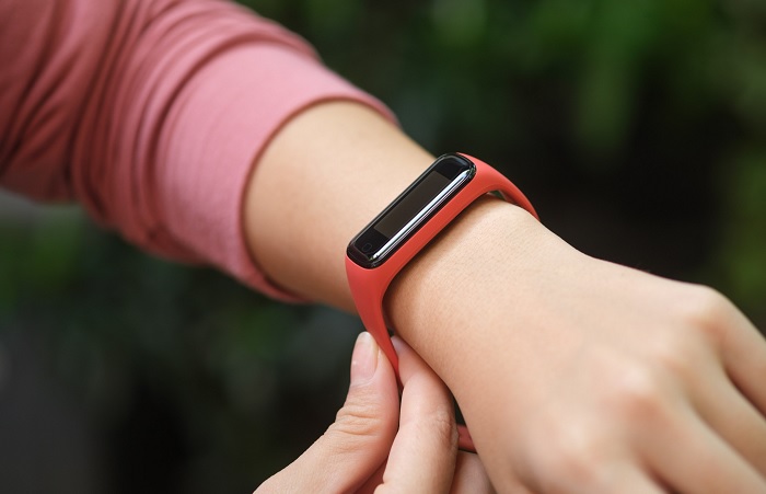 Galaxy Fit2 rất gọn gàng khi đeo trên tay