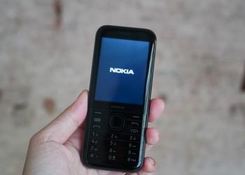 Trên tay Nokia 8000 4G