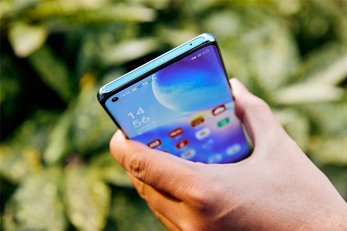 Cận cảnh cạnh trên OPPO Reno5 Pro