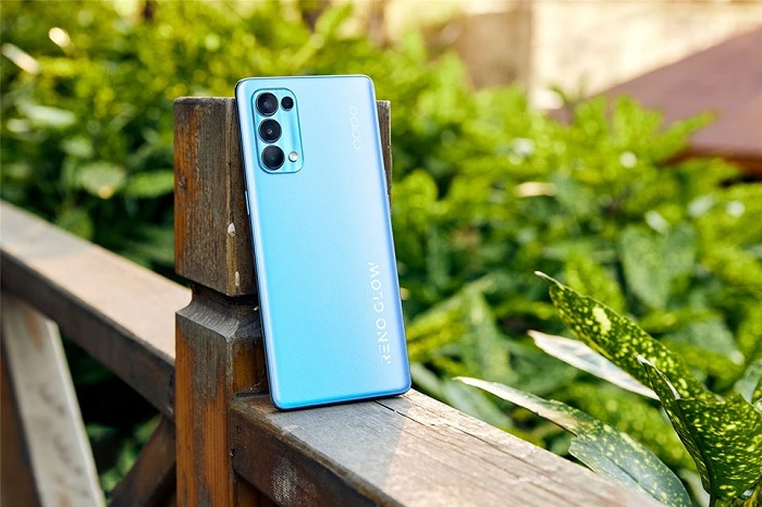 Máy được trang bị đầy đủ kết nối và chạy Android 11