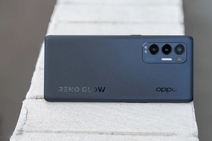 Mặt lưng của OPPO Reno5 Pro+