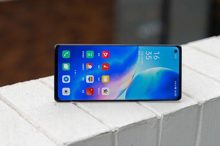 OPPO Reno5 Pro+ nặng 184gram và chỉ mỏng 8mm