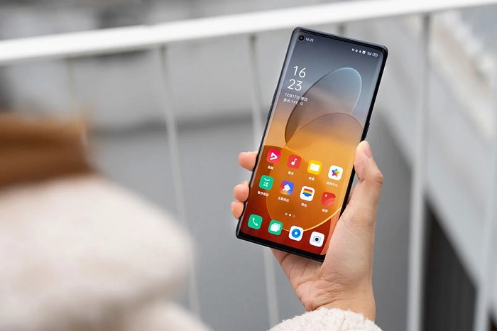 Reno5 Pro+ sở hữu màn hình cong và cấu hình mạnh mẽ