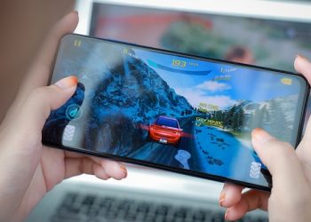 Trên tay POCO X3 NFC: Smartphone trang bị cấu hình mạnh, thiết kế cá tính, màn hình 120Hz